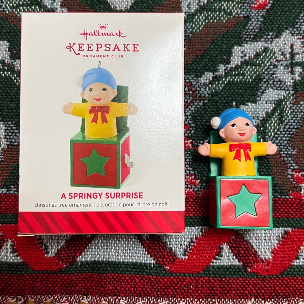 Hallmark A Springy Surprise Member Exclusive 2014 ornament - Picture 2 of 12